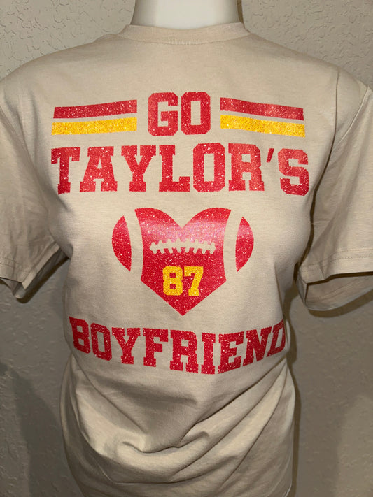 Go Taylor’s boyfriend graphic tee