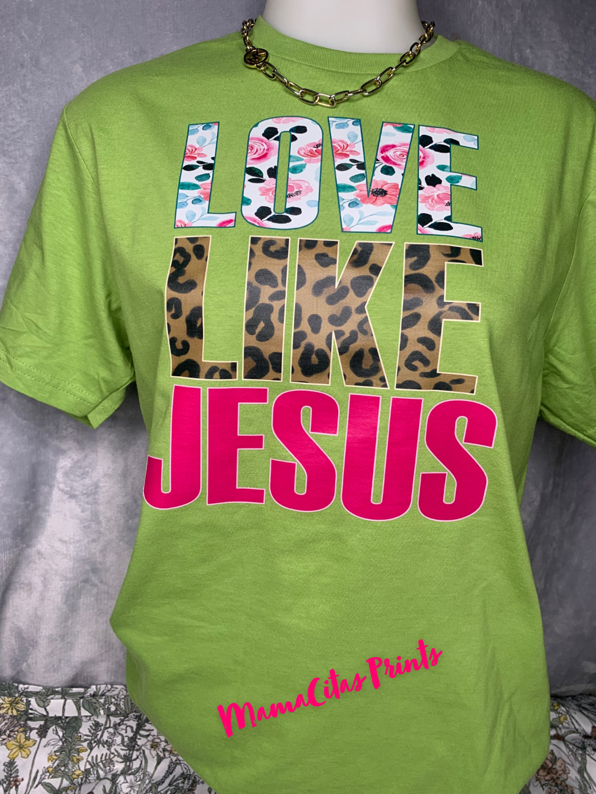 Love like Jesus - Graphic Tee